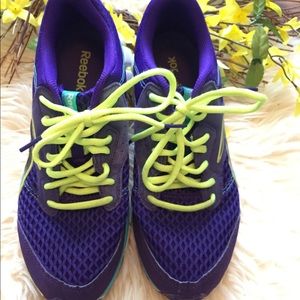 Reebok smooth flex size 8 1/2 tennis shoe